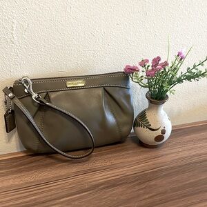 Vintage like New Coach Leather Pleaded Medium Wristlet